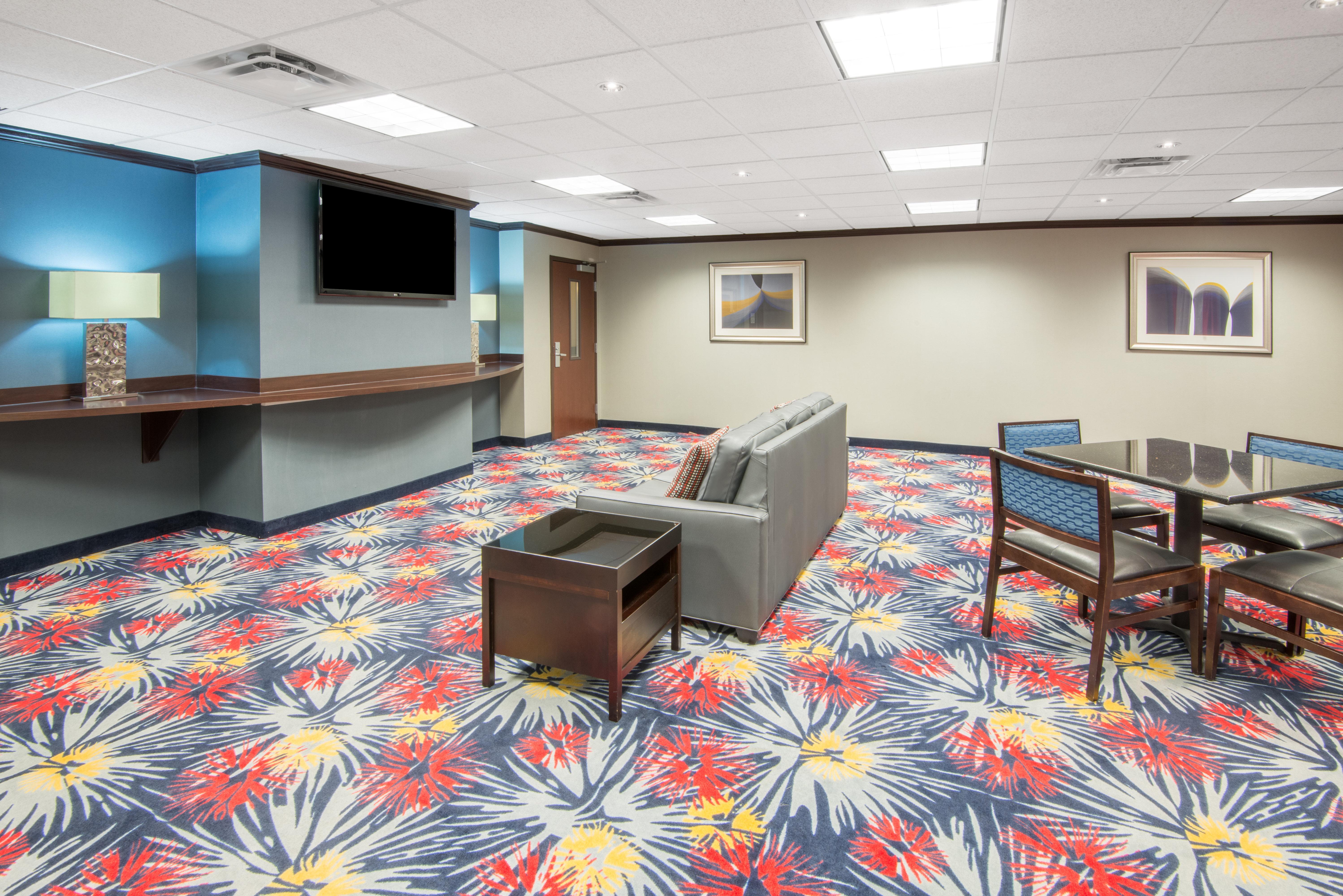 Holiday Inn Express Cleveland Airport - Brook Park By Ihg Ngoại thất bức ảnh