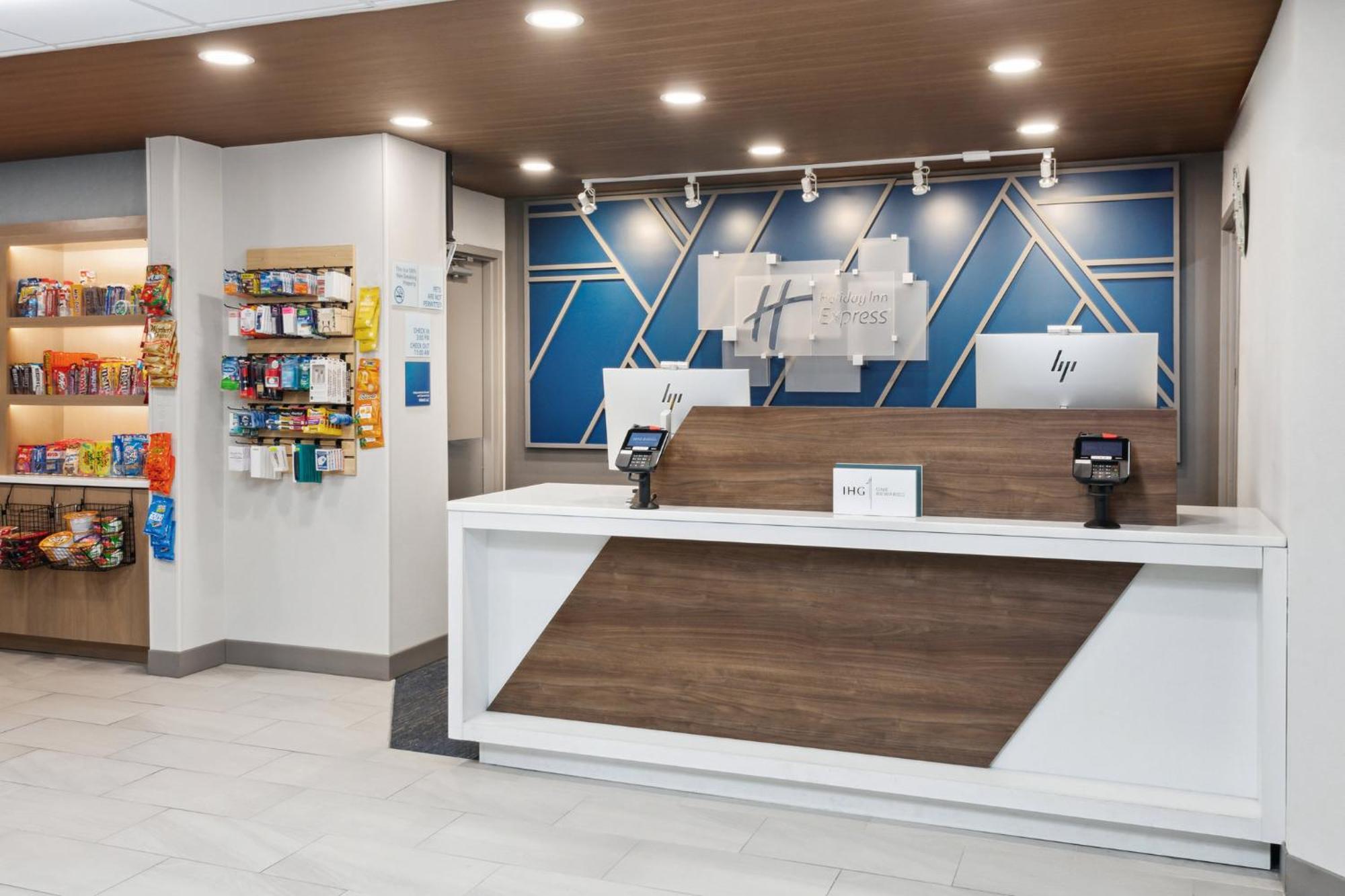 Holiday Inn Express Cleveland Airport - Brook Park By Ihg Ngoại thất bức ảnh