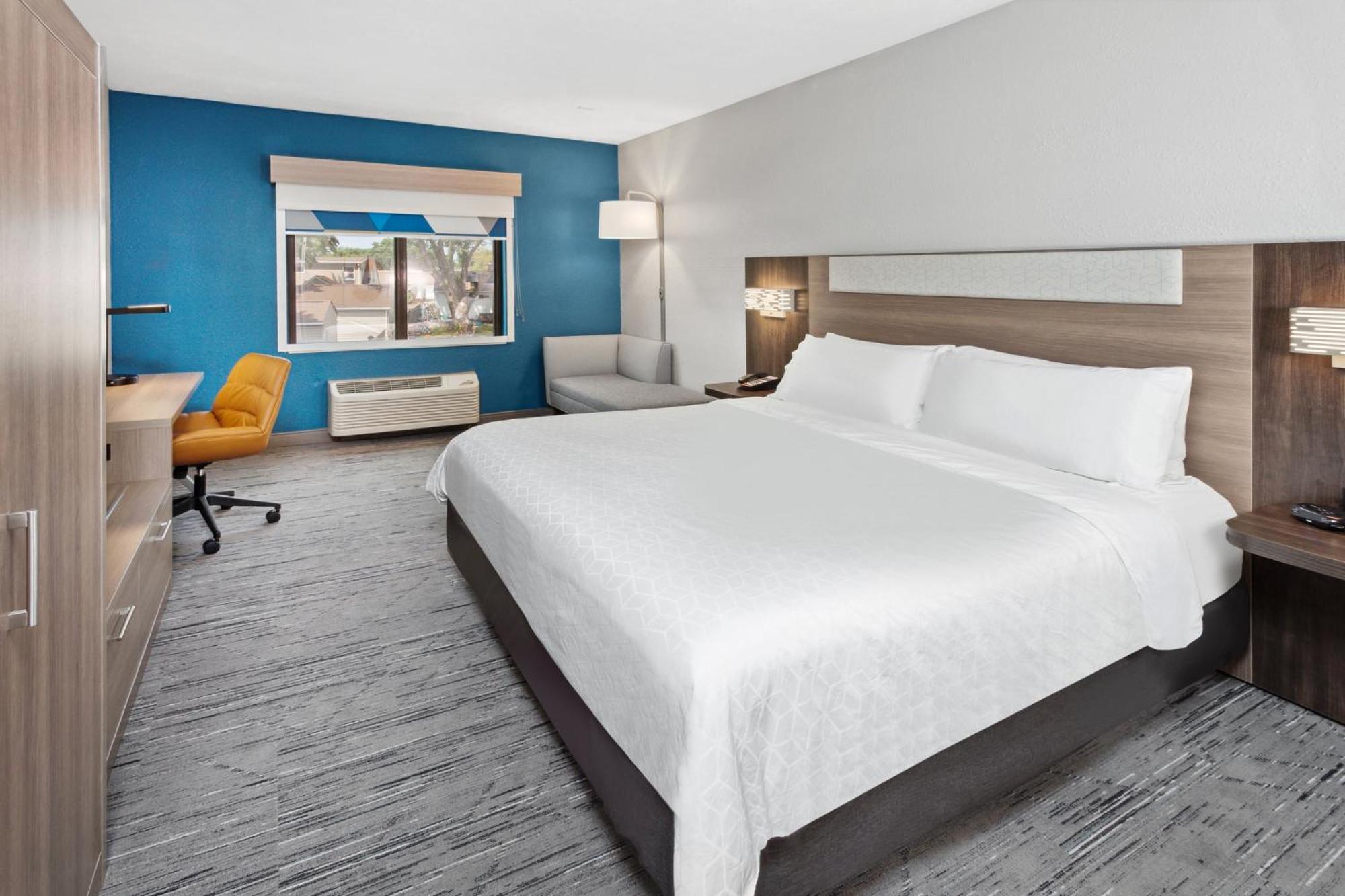 Holiday Inn Express Cleveland Airport - Brook Park By Ihg Ngoại thất bức ảnh
